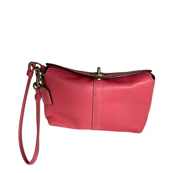 Excellent Condition Barbie Pink Coach Leather Wristlet with Toggle Closure - Picture 3 of 12